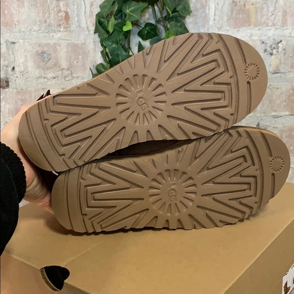 NIB Womens UGG Bailey Bow 2 Short Boot Chestnut - Picture 6 of 7